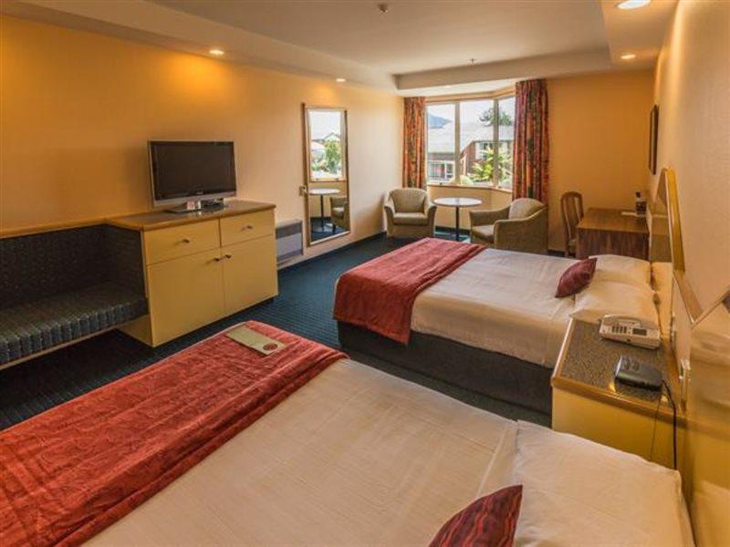 Distinction Luxmore Hotel Те Анау Екстериор снимка