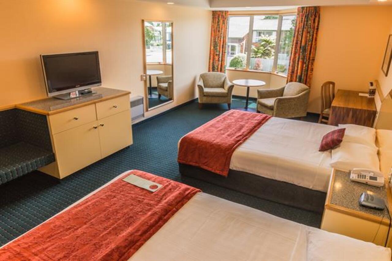 Distinction Luxmore Hotel Те Анау Екстериор снимка