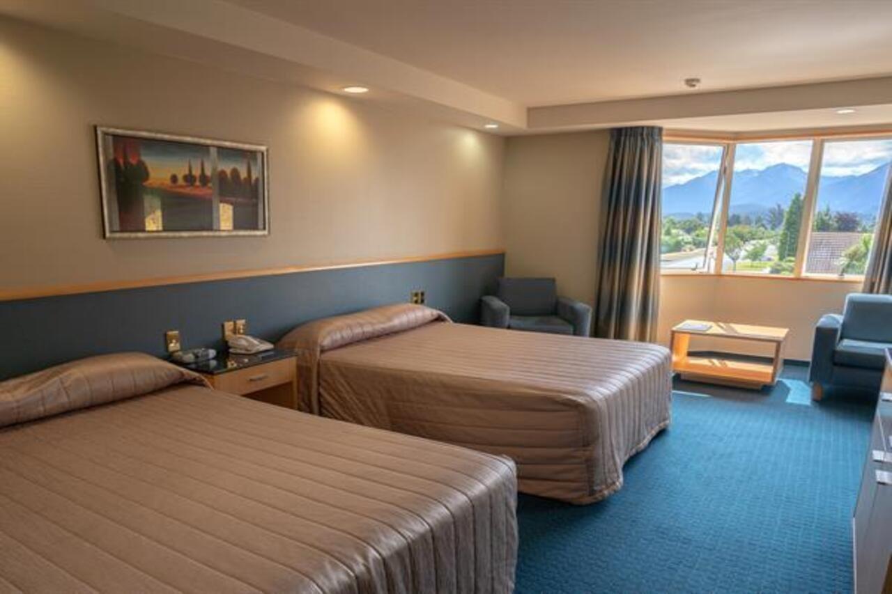 Distinction Luxmore Hotel Те Анау Екстериор снимка