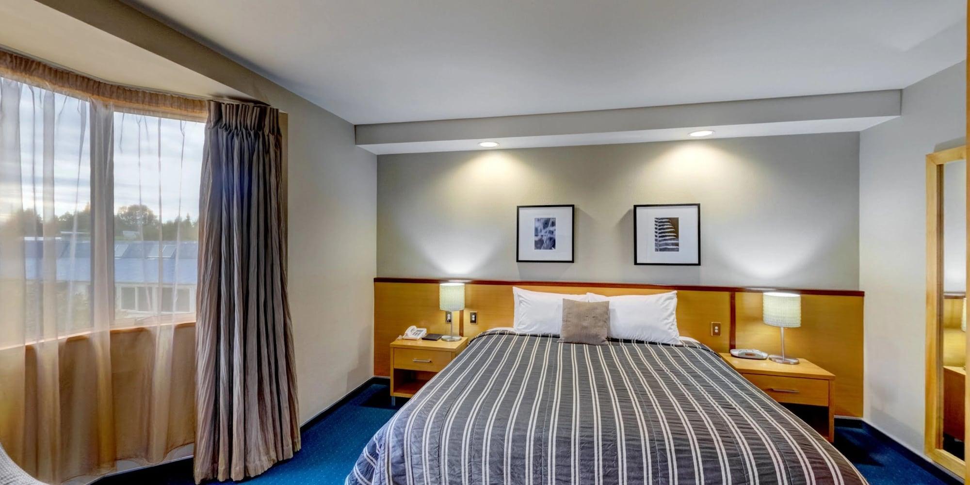 Distinction Luxmore Hotel Те Анау Екстериор снимка