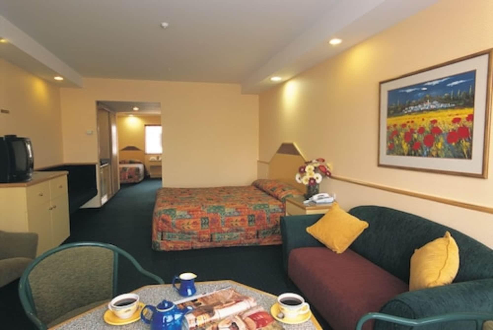 Distinction Luxmore Hotel Те Анау Екстериор снимка