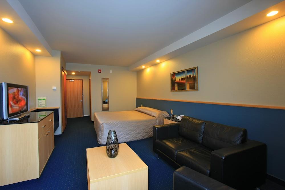 Distinction Luxmore Hotel Те Анау Екстериор снимка