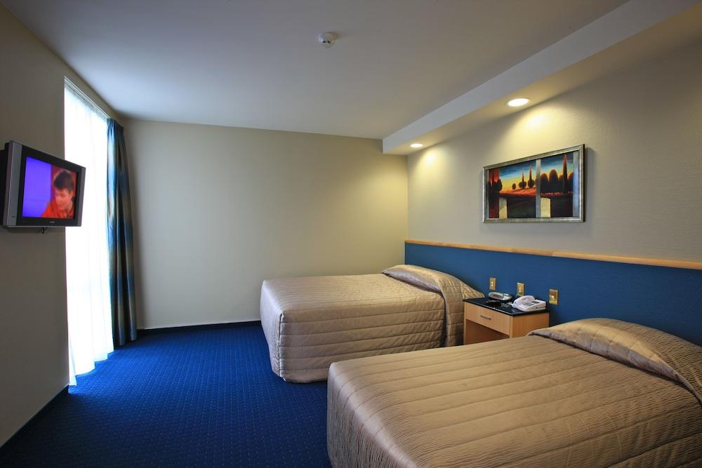 Distinction Luxmore Hotel Те Анау Екстериор снимка