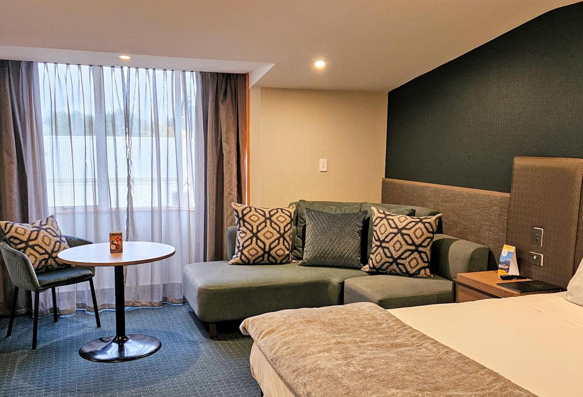 Distinction Luxmore Hotel Те Анау Екстериор снимка