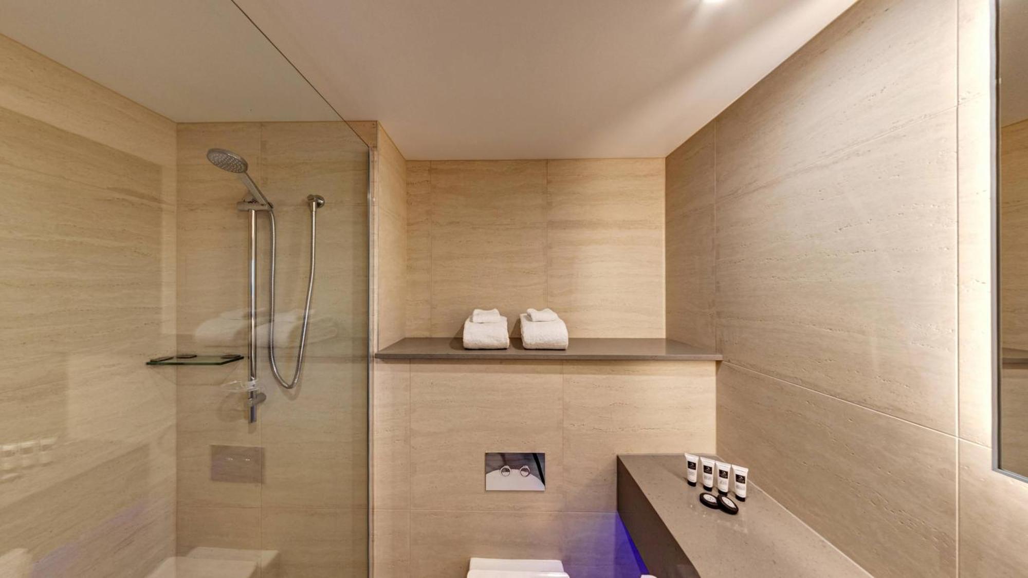 Distinction Luxmore Hotel Те Анау Екстериор снимка
