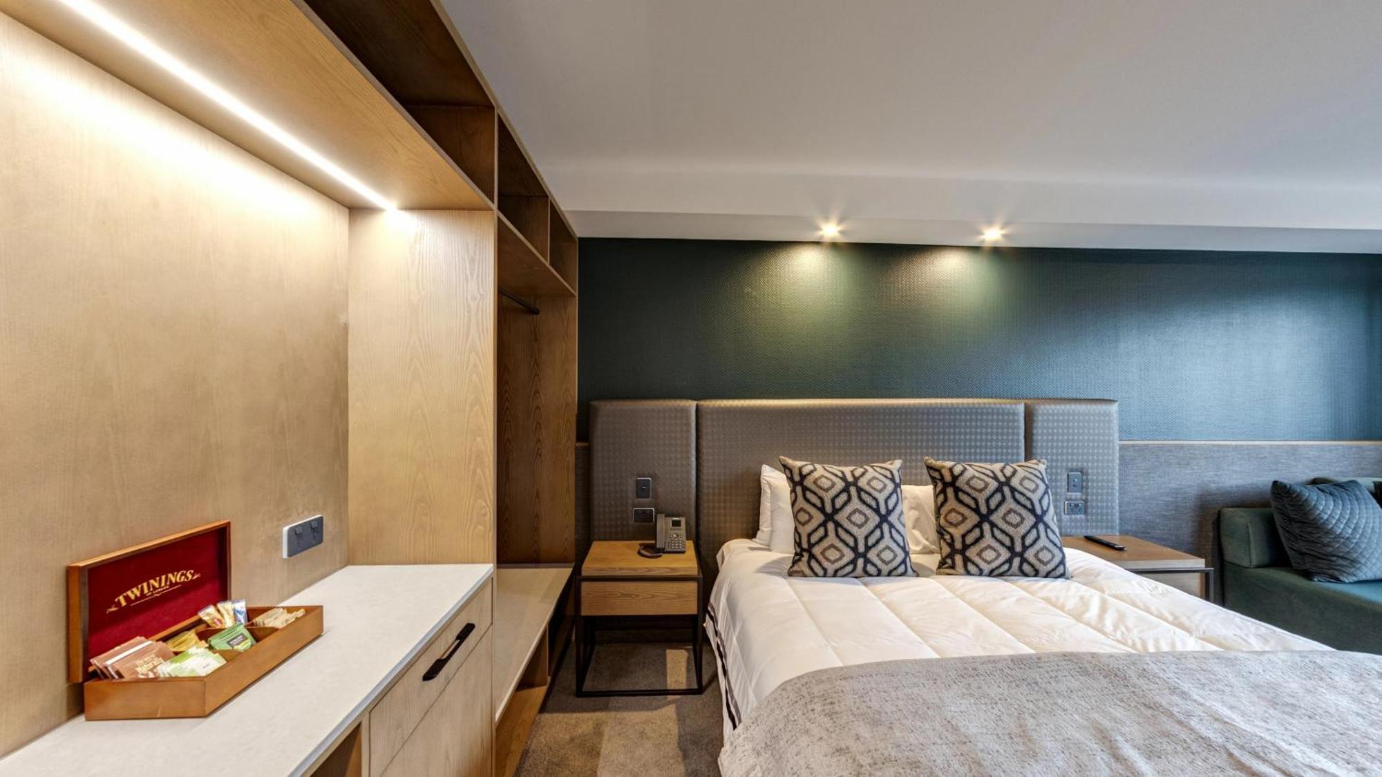 Distinction Luxmore Hotel Те Анау Екстериор снимка