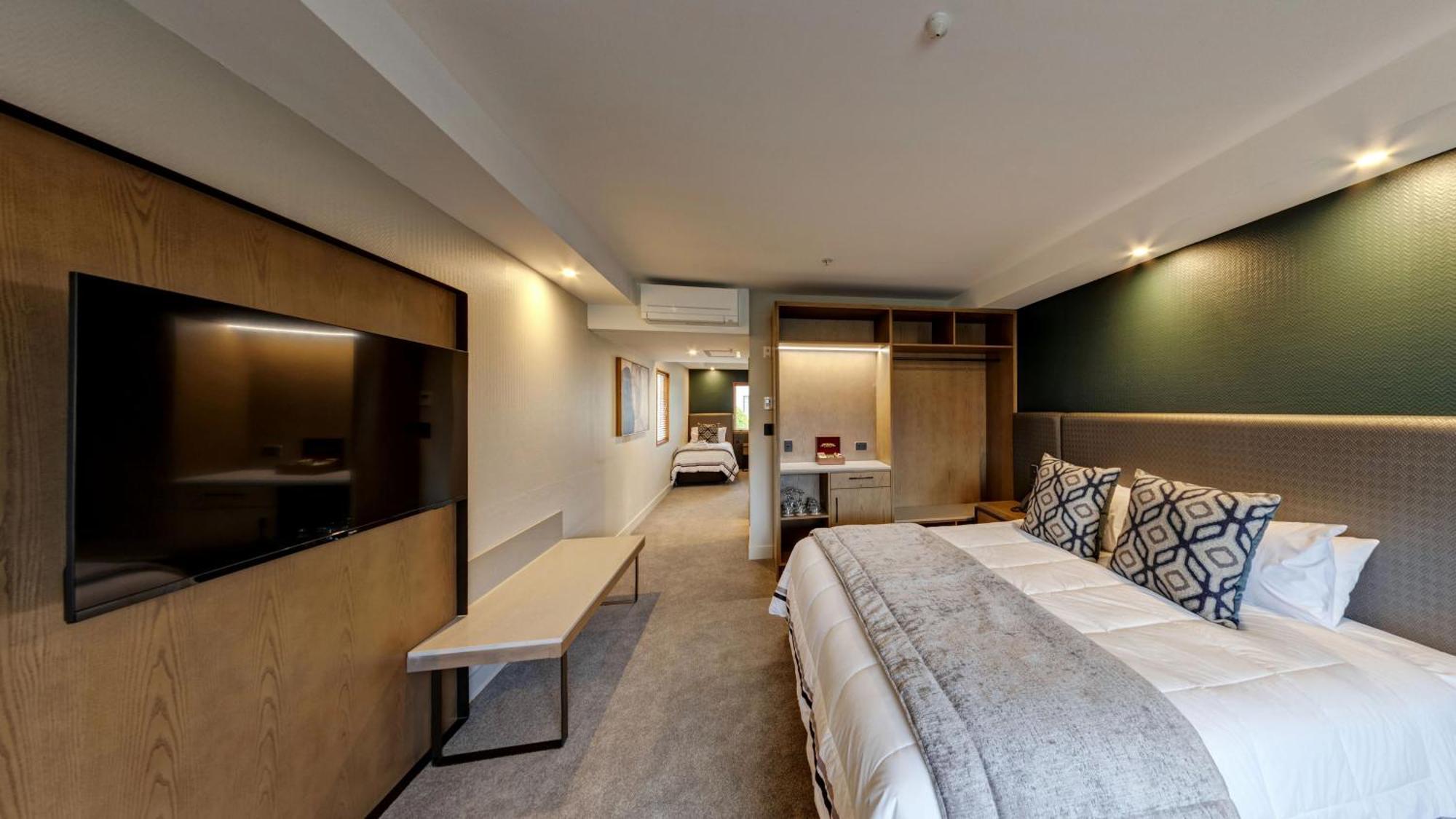 Distinction Luxmore Hotel Те Анау Екстериор снимка