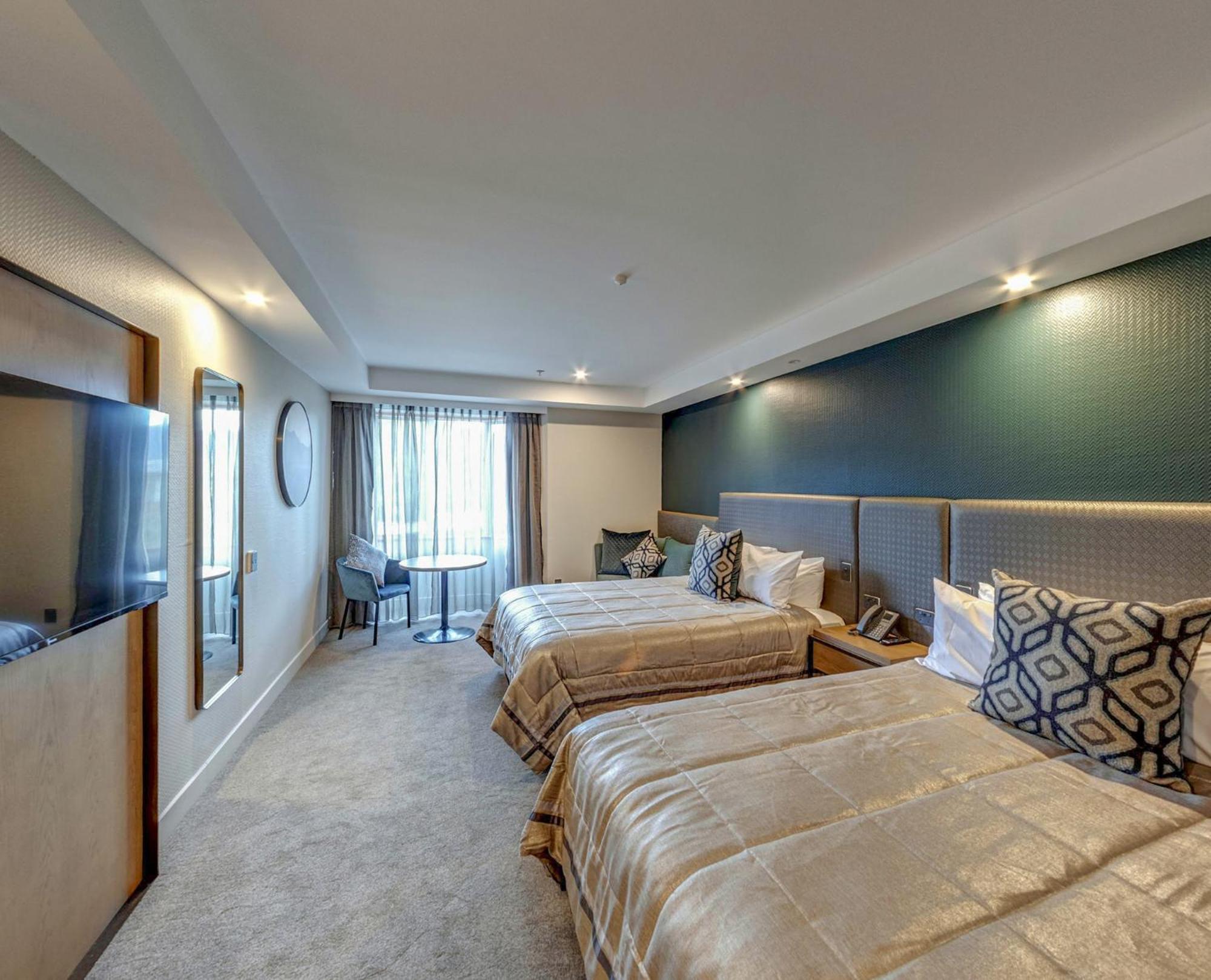 Distinction Luxmore Hotel Те Анау Екстериор снимка