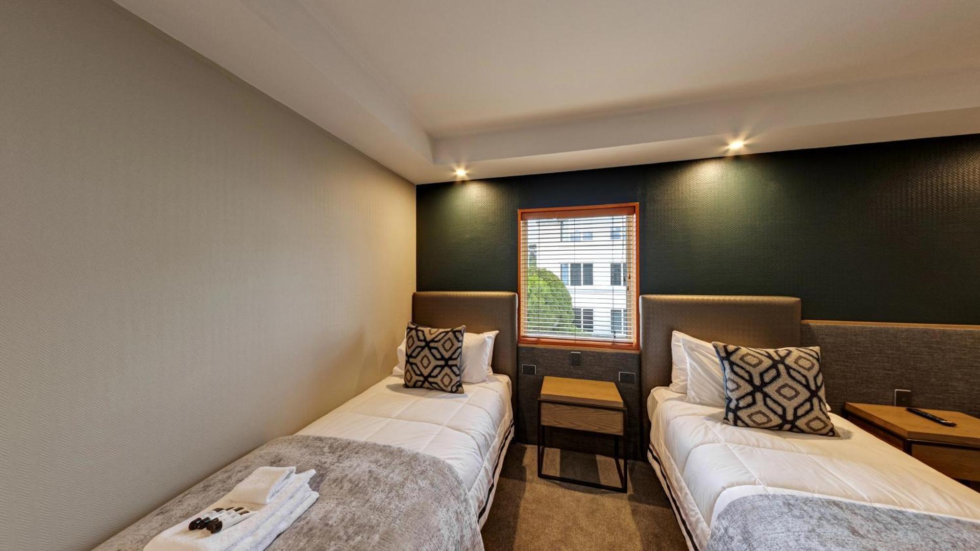 Distinction Luxmore Hotel Те Анау Екстериор снимка