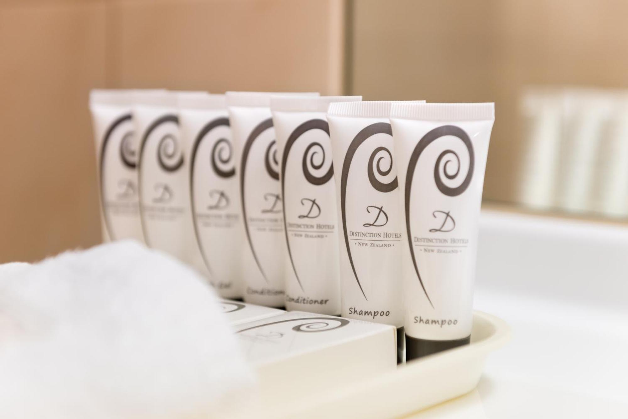 Distinction Luxmore Hotel Те Анау Екстериор снимка