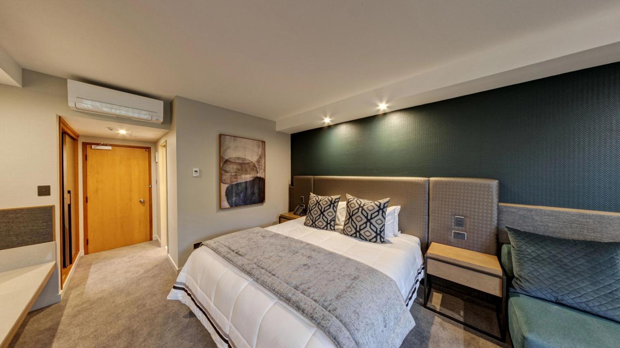 Distinction Luxmore Hotel Те Анау Екстериор снимка