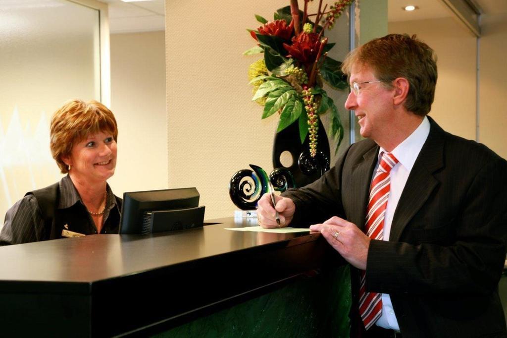 Distinction Luxmore Hotel Те Анау Екстериор снимка