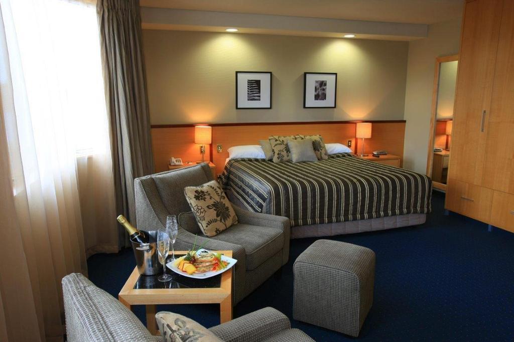 Distinction Luxmore Hotel Те Анау Екстериор снимка